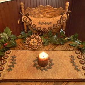 Holly & Berries Penny Rug Runner, Chair Swag and  Mini Mat DIGITAL PATTERN