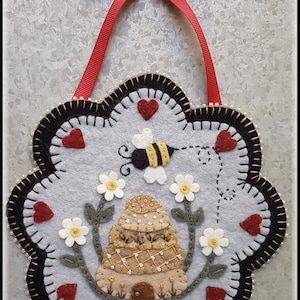 Bee Kind~Bee Hive & Daisies Mini Mat pattern DIGITAL DOWNLOAD