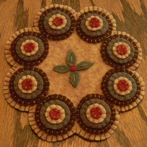 Holly & Berries Penny Rug Runner, Chair Swag and Mini Mat DIGITAL PATTERN image 3