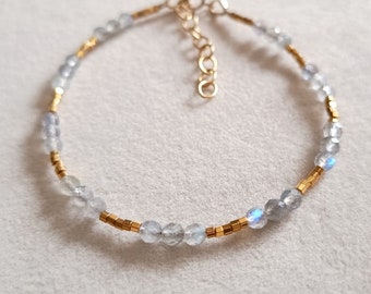 Labradorite beaded bracelet, gold Labradorite bracelet, blue flash Labradorite bracelet, flashy Labradorite bracelet, dainty beaded bracelet