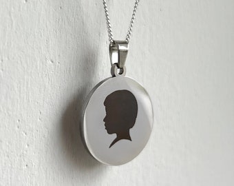 Baby Portrait Pendant, Custom Child Silhouette Necklace, Engraved Mum Necklace, Personalized Silhouette Pendant, Gift for mom