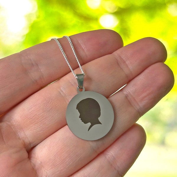 Custom Child Silhouette Necklace, Custom Baby Portrait Pendant, Engraved Mum Necklace, Personalized Silhouette Pendant, Gift for mom