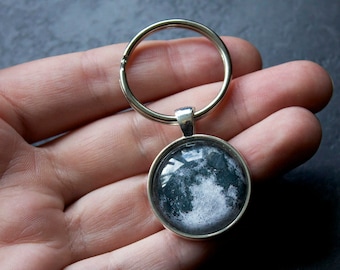 Full Moon Keychain, Custom moon keychain, Personalised Moon keyring, Unique Gift for Her, Lunar Phase Keychain, Moon Gift for him,