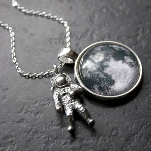 Man on the Moon - Astronaut Necklace - Space Pendant - Spaceman La luna Moon Necklace - Glass Dome Full Moon Phase Necklace