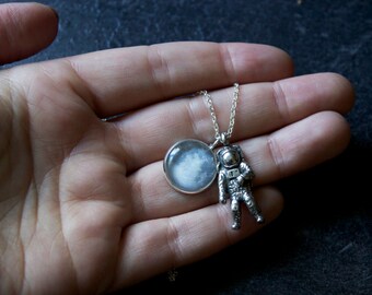 Astronaut Moon Necklace - Full Moon Necklace Space Pendant - Spaceman Moon Necklace - Glass Dome Full Moon Phase Necklace