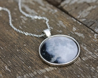 Moon Phase Necklace - Waxing Gibbous Glass Dome Full Moon Phase Necklace Luna