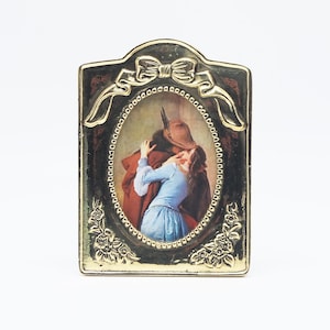 Vintage Ribbon Brass Photo Frame, Vintage Portrait frame, image size 2x3”