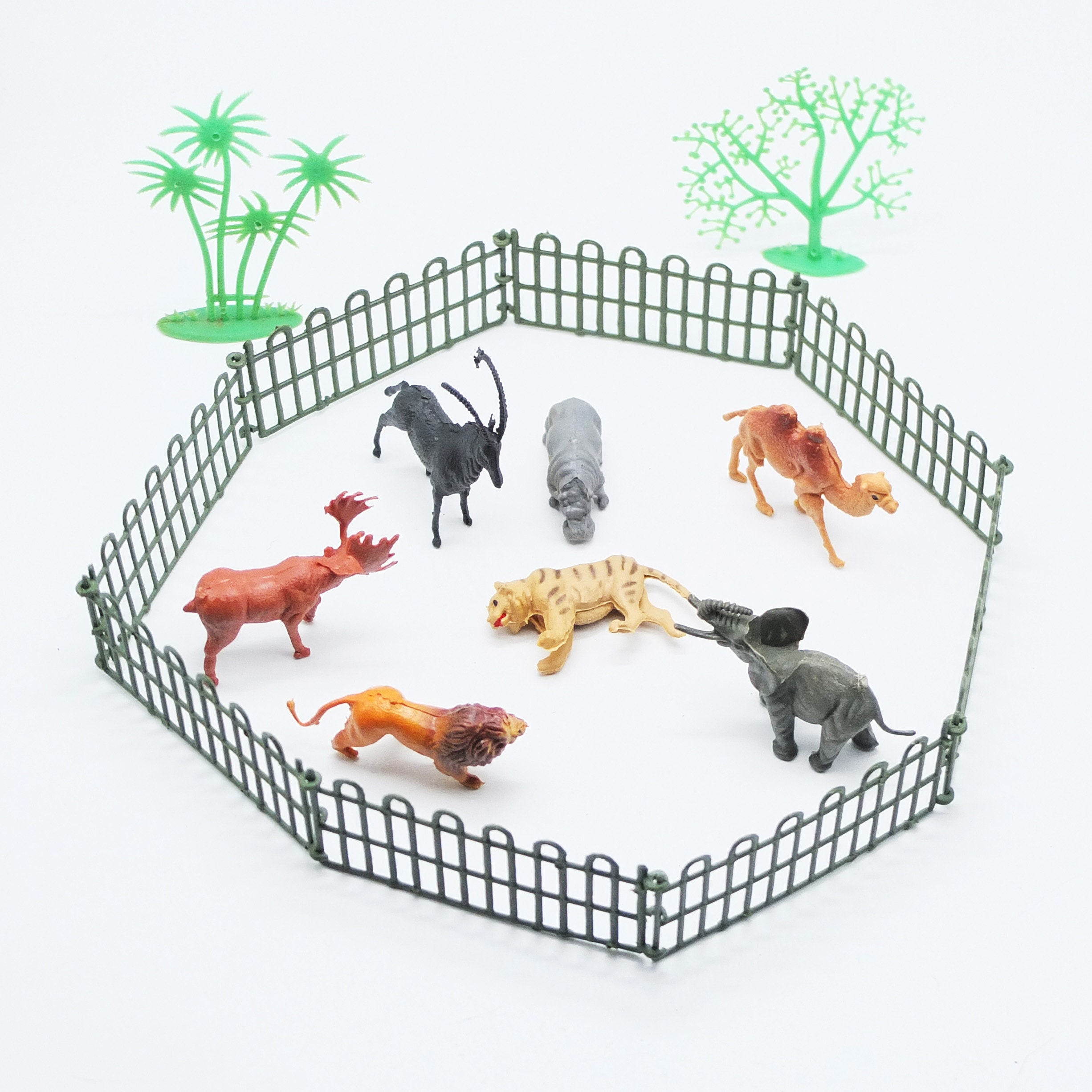 Vintage Cake Topper //// Plastic Wild Animals Birthday Cake - Etsy Vintage Cake Topper //// Plastic Wild Animals Birthday Cake - Etsy