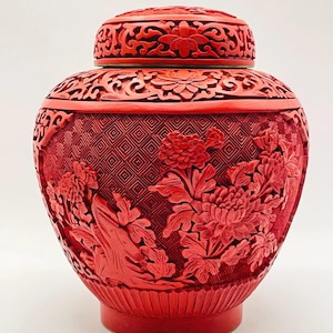 Vintage Chinese Cinnabar Pot, engraved cinnabar pot