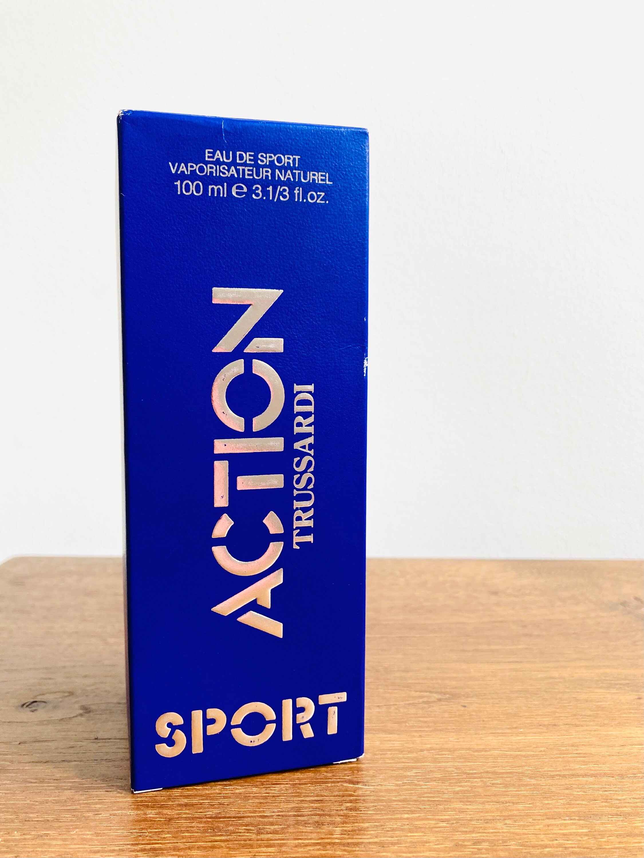 ヴィンテージ トラサルディ オー デュ スポーツ、アクション