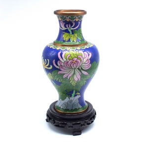 Florero vintage Cloisonné con soporte de madera