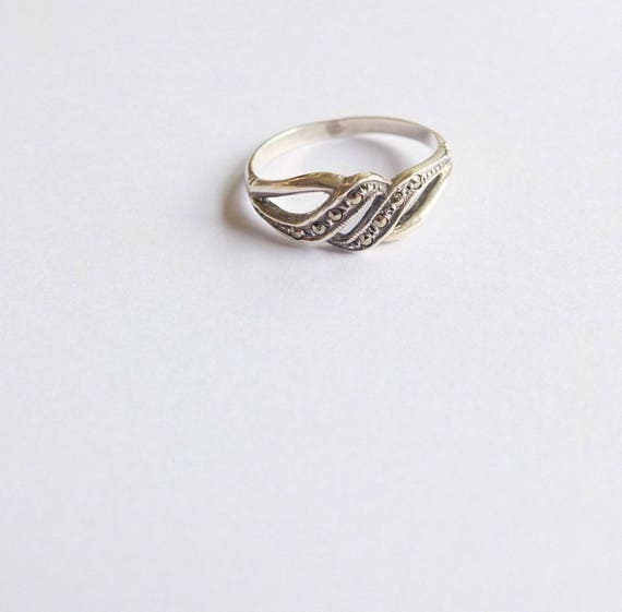 Knot Sterling Silver Ring with gold and Marquisettes Stones