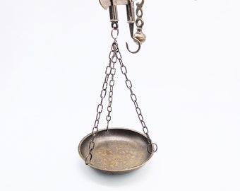 Vintage messing hangweegschaal: decoratief wanddecor