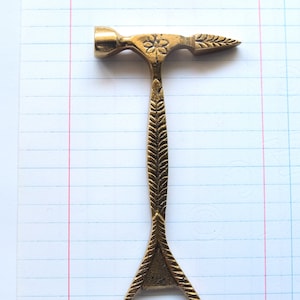 Abridor de garrafas de latão com martelo de latão vintage, abridor de garrafas vintage, abridor de garrafas de cerveja