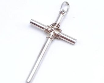 Colgante de crucifijo vintage de plata de ley