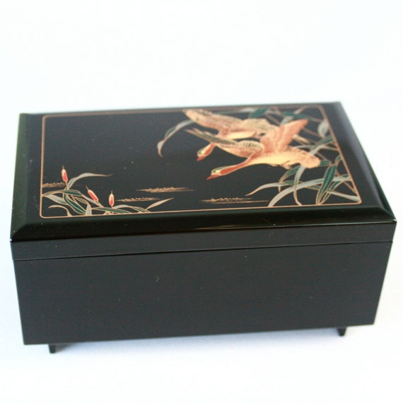 Vintage Japanese Lacquer Jewelry Box, Music Box, … - image 3