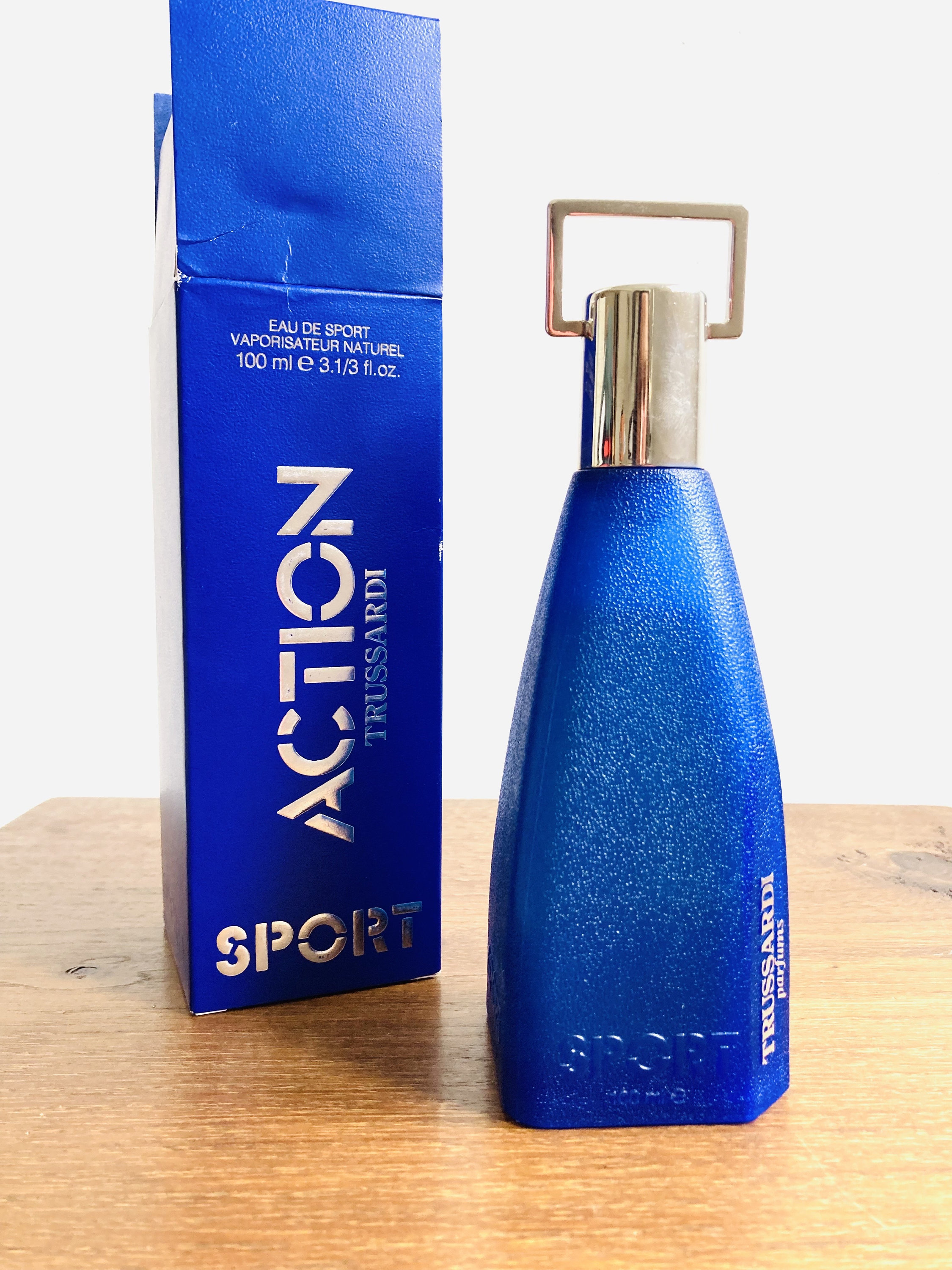 ヴィンテージ トラサルディ オー デュ スポーツ、アクション