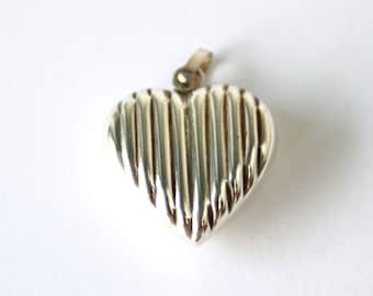 80s Sterling Silver Heart Pendant