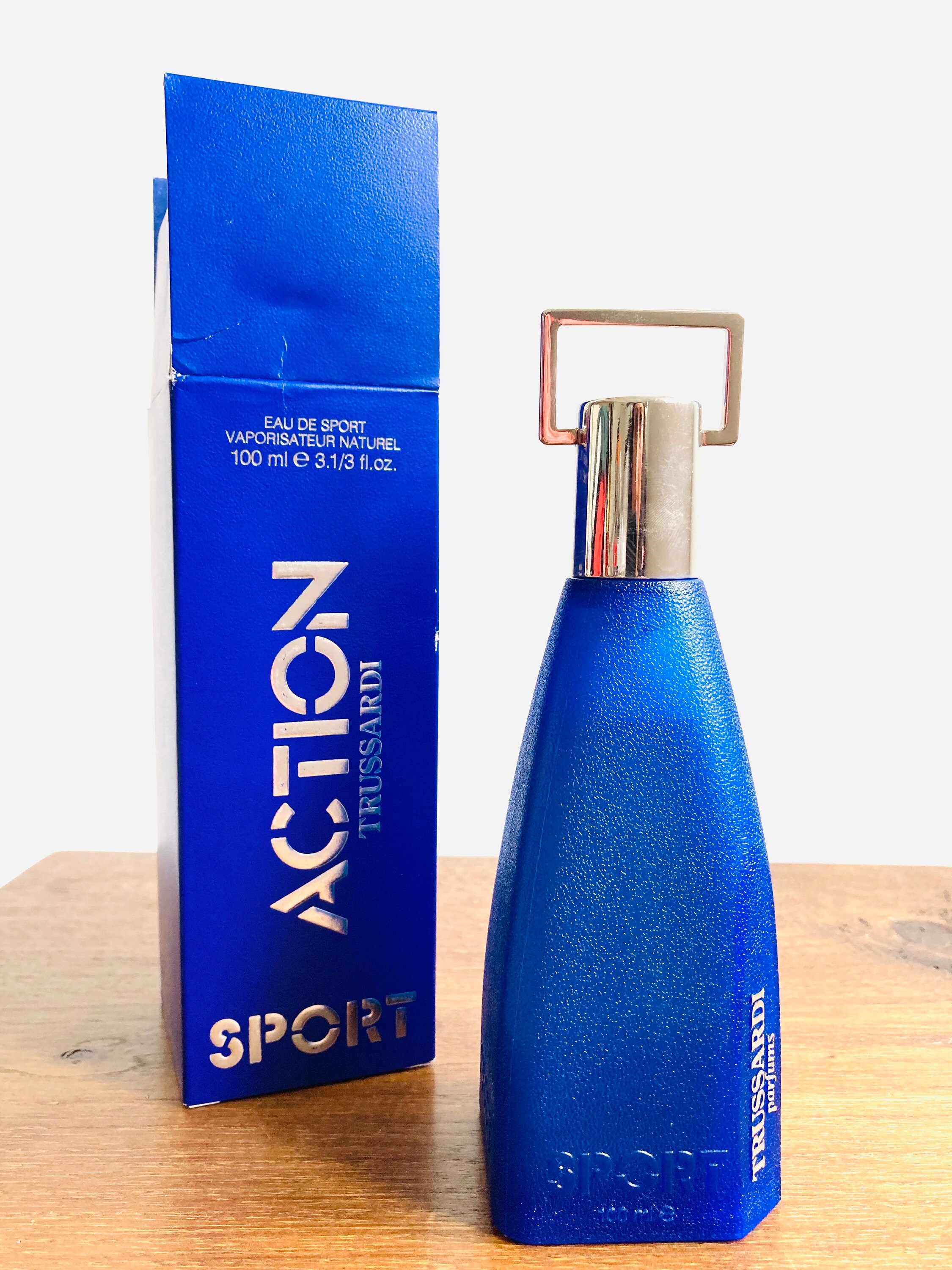 ヴィンテージ トラサルディ オー デュ スポーツ、アクション