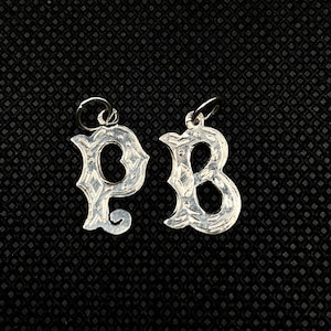 Dije de letra inicial vintage de plata de ley, dije de letra hecho a mano
