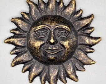 Decoración de pared vintage de sol en latón