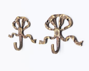 Vintage Brass Bow Frame Hangers: Wall Decor, Set of 2