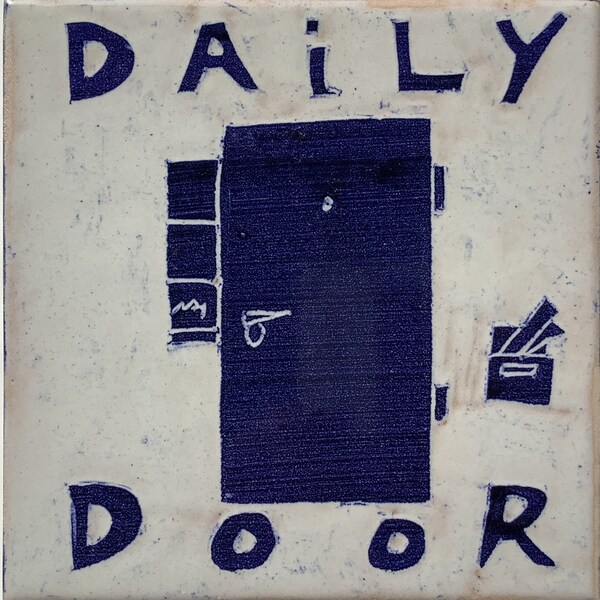 DAiLY DOOR