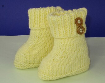 Instant Digital File pdf download knitting pattern - Easy Baby 2 Button Booties pdf download knitting pattern.