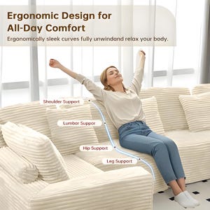 K&ouml;nnte beinhalten: Ein cremefarbenes Ecksofa mit Cordstoff. Das Sofa hat ein geschwungenes Design und ist mit St&uuml;tzbereichen beschriftet: Schulter, Lendenwirbel, H&uuml;fte und Bein. Der Text auf dem Bild lautet "Ergonomic Design for All-Day Comfort".