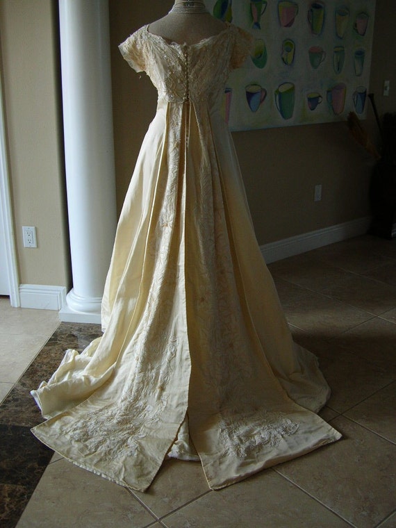 Items similar to Spectacular vintage wedding dress from
