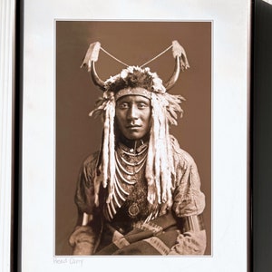 Dust Maker, grande photographie de réimpression restaurée professionnellement du guerrier Ponca indien amérindien vintage en vêtements de cérémonie image 7