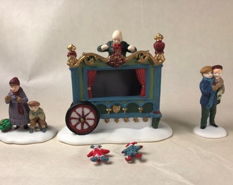 Departamento 56 Colección Heritage Village El Viejo Titiritero Juego de 3 Accesorios de Porcelana Pintados a Mano #5802-5 5802 5