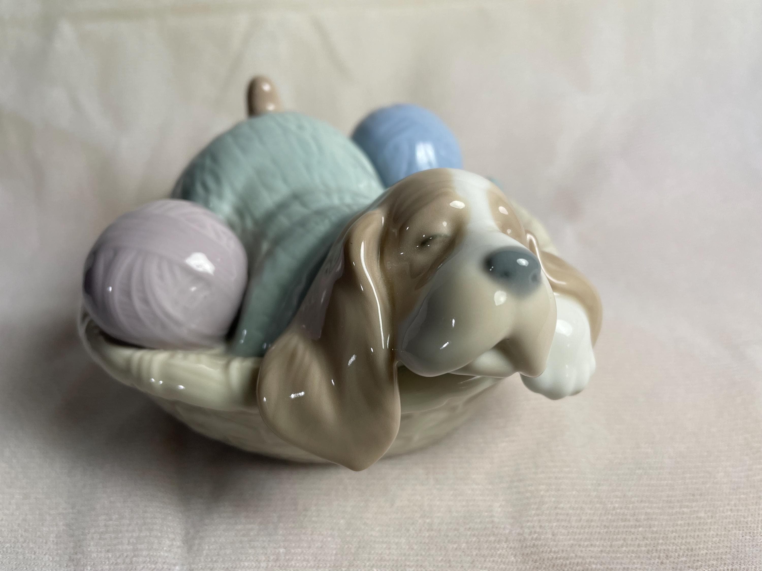 犬の陶器の置物 NAO Spain Handcrafted porcelain NAO BY LLADRÓ Porcelain Dog Figurine.retired Nao by Lladró Animal