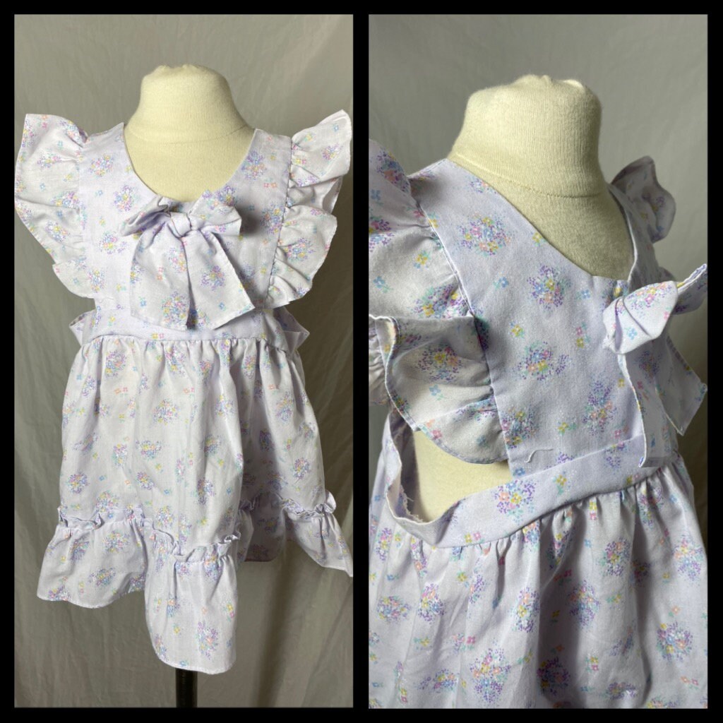 Vintage Aprons, Retro Aprons, Old Fashioned Aprons & Patterns Vintage 1970S Era Tawil Toddler Girls Pastel Purple Pinafore Apron With Ruffle Trim Bow Back Button Closure Size 2T $25.00 AT vintagedancer.com