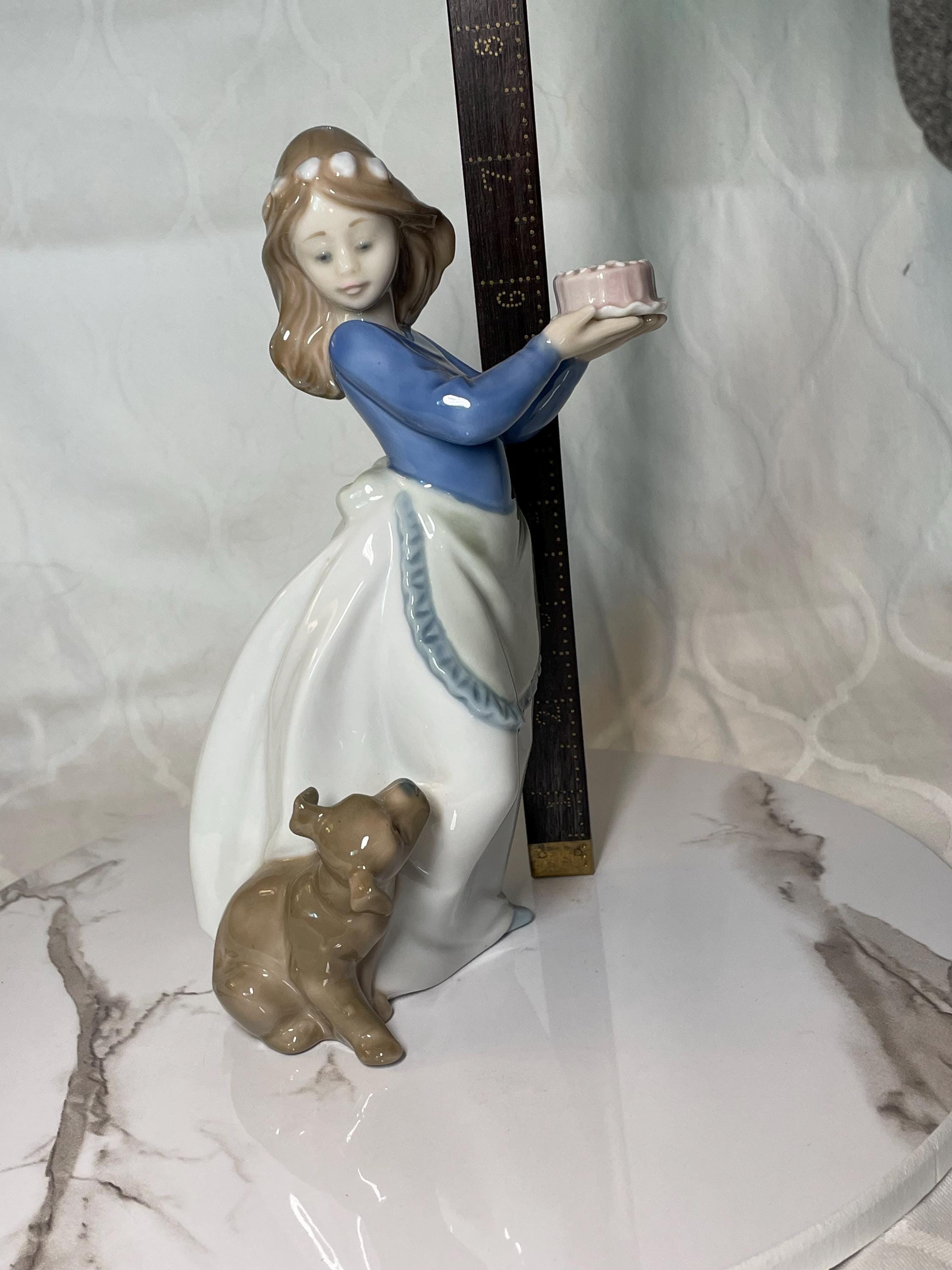 置物 NAO DAISA. 2003 Vintage NAO Handmade in Spain by Lladro Daisa Figurine Girl With
