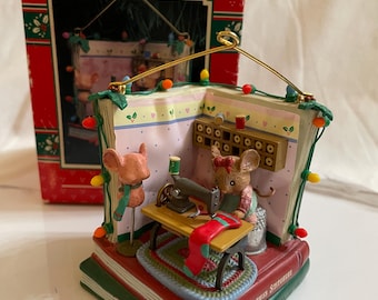 Vintage 1990s 1994 Enesco Treasury Christmas Ornament Sew Christmasy Lustre Fame Design Little Mouse Sewing Machine Craft Room Books