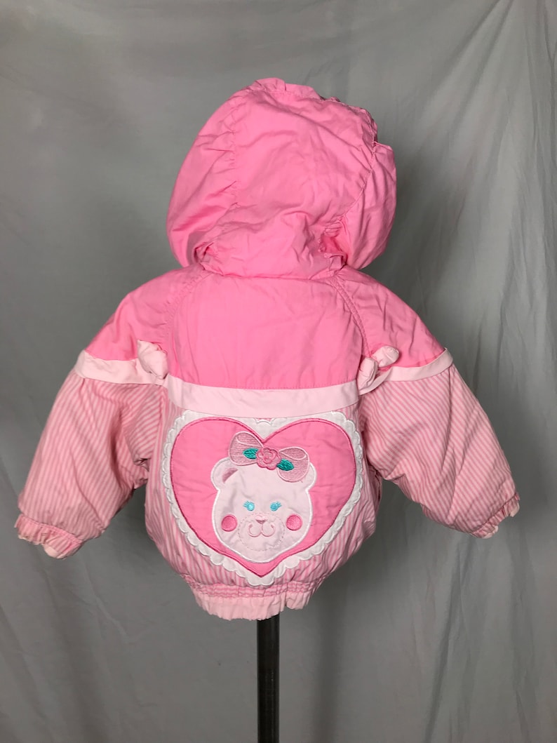 1980s Vintage London Fog Baby Girl/'s Pink Puffer Coat with Zipper and Snap Front Closure Bear Heart Applique Hood 18 Months
