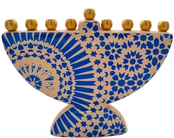 Menorah de Hanoukka en porcelaine bleu clair à motif de Jérusalem avec tasses en laiton originales