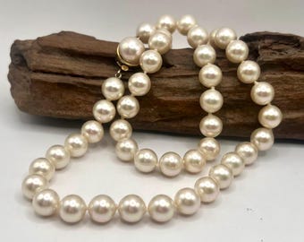 Vintage simulated white pearl necklace Gold tone Metall clasp faux glass pearl necklace vintage bridal jewelry gift