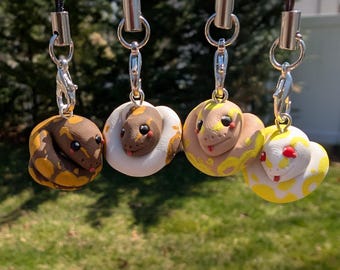 Uroczy brelok/zawieszka z pytonem kulistym