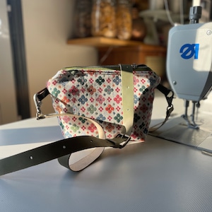 Tela de tapiz FRANCÉS con CORREA BANDOLERA Estuche con cremallera, Estuche de viaje, Estuche multiusos, Estuche para cambio Regalo para viajero, Regalo para esposa