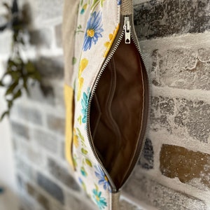 Pronto para enviar Bolsa de pulso com zíper floral natural de linho antigo, bolsa clutch grande, bolsa vegana, presente para viajante, presente para ela