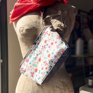 Bolsa con cremallera de lona encerada marrón con diseño de mariposa, bolsa multiusos, bolsa de viaje, bolsa de cosméticos, bolsa de pasaporte para guardar cosméticos, regalo para viajeros