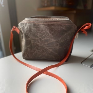 Bolsa de lona encerada verde con cremallera, bolsa de cosméticos, bolsa de viaje, bolsa multiusos, regalo para viajeros, regalo para novio, regalo para esposo