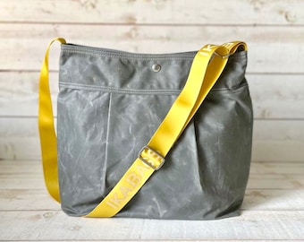 Sac en toile cirée, sac à langer bébé garçon, sac à bandoulière, sac végétalien, cadeau de baby shower, cadeau pour elle, ensemble de voyage, cadeau nouvelle maman, sac gris