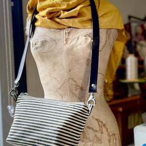 Bolso de mano Traveller de lona encerada a rayas color crudo NEGRO con correa cruzada y cremallera, bolso de viaje, bolso utilitario, regalo para viajeros, regalo para esposa