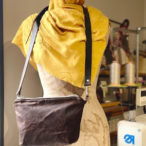 Bolso bandolera marrón de lona encerada con correa cruzada, bolsa con cremallera, bolsa de viaje, bolsa utilitaria, regalo para viajero, regalo para esposa
