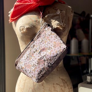 FLORES con bolsa de lona encerada marrón con cremallera, bolsa de uso general, bolsa de viaje, bolsa de cosméticos, bolsa de pasaporte para guardar cosméticos, regalo para viajeros