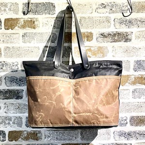 KLAAR VOOR VERZENDING Middelgrote draagtas van gewaxt canvas zwart en bruin met vakken Dagelijkse handtas, cadeau voor papa, cadeau voor hem, cadeau voor kerst Ikabags 2-weg