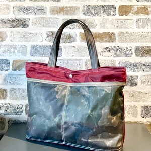 LISTO PARA ENVIAR Bolso tote mediano de lona encerada de camuflaje y burdeos con bolsillos Bolso de diario, Regalo para mamá, Regalo para ella, Regalo para Navidad Ikabags